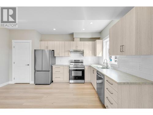 2547 Pinnacle Ridge Drive, West Kelowna, BC - Indoor Photo Showing Kitchen With Stainless Steel Kitchen