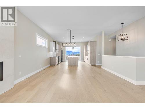 2547 Pinnacle Ridge Drive, West Kelowna, BC - Indoor Photo Showing Living Room With Fireplace