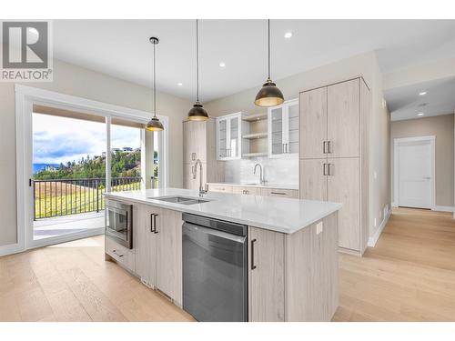 2547 Pinnacle Ridge Drive, West Kelowna, BC - Indoor Photo Showing Kitchen