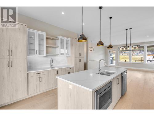 2547 Pinnacle Ridge Drive, West Kelowna, BC - Indoor Photo Showing Kitchen With Double Sink With Upgraded Kitchen