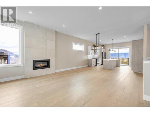 2547 Pinnacle Ridge Drive, West Kelowna, BC - Indoor Photo Showing Living Room With Fireplace