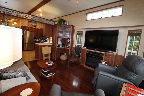 321 Copper Avenue N Unit# 55, Greenwood, BC - Indoor Photo Showing Living Room