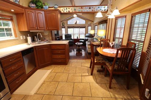 321 Copper Avenue N Unit# 55, Greenwood, BC - Indoor Photo Showing Dining Room