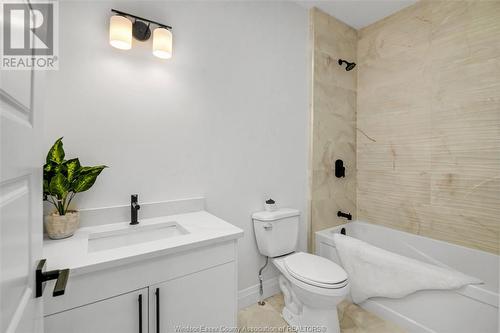 636 Grand Marais Road, Windsor, ON - Indoor Photo Showing Bathroom