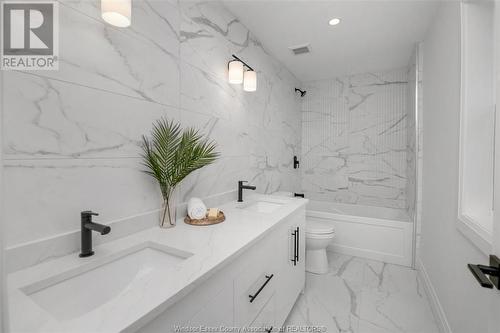 636 Grand Marais Road, Windsor, ON - Indoor Photo Showing Bathroom