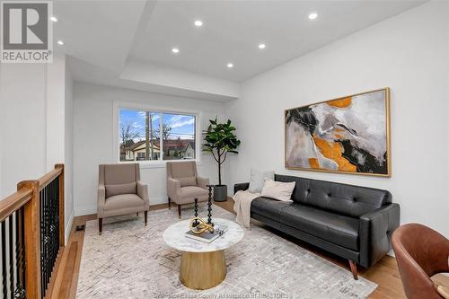 636 Grand Marais Road, Windsor, ON - Indoor Photo Showing Living Room