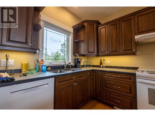 788 Deer Drive, Kamloops, BC - Indoor Photo Showing Kitchen With Double Sink