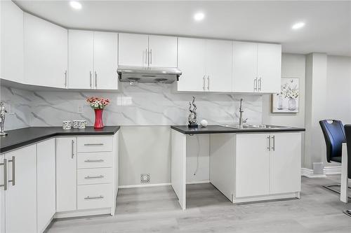 170 Cedardale Avenue, Stoney Creek, ON - Indoor Photo Showing Kitchen