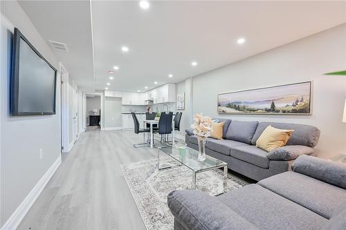 170 Cedardale Avenue, Stoney Creek, ON - Indoor Photo Showing Living Room