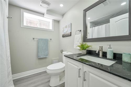 170 Cedardale Avenue, Stoney Creek, ON - Indoor Photo Showing Bathroom