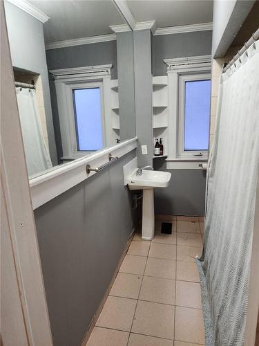 837 Gladstone Avenue, Toronto, ON - Indoor Photo Showing Bathroom