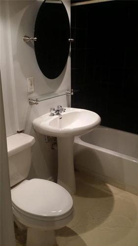 837 Gladstone Avenue, Toronto, ON - Indoor Photo Showing Bathroom