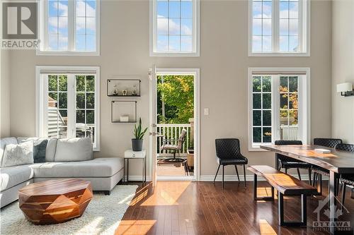 94B Stonehaven Drive, Ottawa, ON - Indoor Photo Showing Living Room