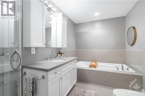 94B Stonehaven Drive, Ottawa, ON - Indoor Photo Showing Bathroom