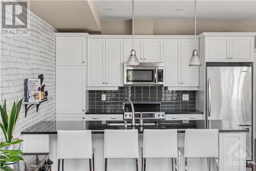 94B Stonehaven Drive, Ottawa, ON - Indoor Photo Showing Kitchen With Upgraded Kitchen