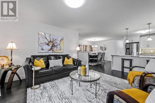 72 Cortland Crescent, Quinte West, ON - Indoor Photo Showing Living Room