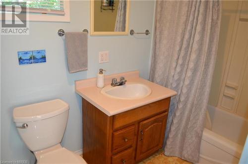 448 Main Street Unit# A,B,C & 448, Powassan, ON - Indoor Photo Showing Bathroom