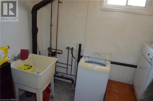 448 Main Street Unit# A,B,C & 448, Powassan, ON - Indoor Photo Showing Laundry Room