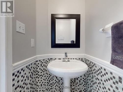 1970 Mill Street, Innisfil (Alcona), ON - Indoor Photo Showing Bathroom