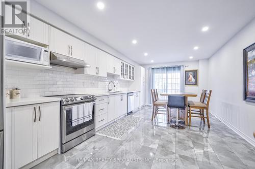 34 Peach Drive, Brampton, ON - Indoor Photo Showing Kitchen With Upgraded Kitchen