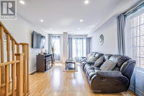 34 Peach Drive, Brampton, ON - Indoor Photo Showing Living Room