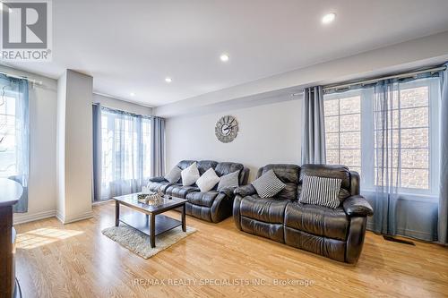 34 Peach Drive, Brampton, ON - Indoor Photo Showing Living Room