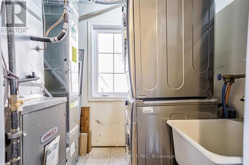 34 Peach Drive, Brampton, ON - Indoor Photo Showing Laundry Room