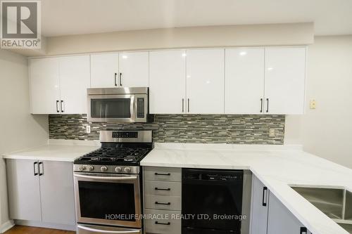 84 Dunlop Court, Brampton, ON - Indoor Photo Showing Kitchen With Upgraded Kitchen