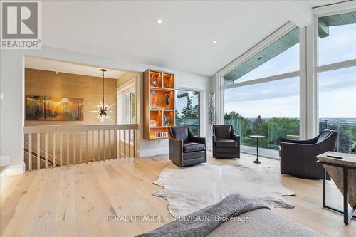 7286 Bell School Line, Milton, ON - Indoor Photo Showing Living Room