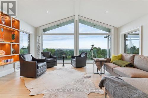 7286 Bell School Line, Milton (Nelson), ON - Indoor Photo Showing Living Room