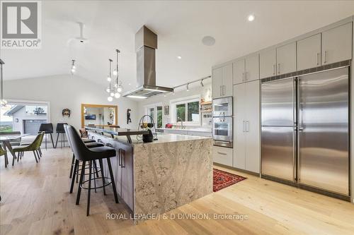 7286 Bell School Line, Milton (Nelson), ON - Indoor Photo Showing Kitchen With Stainless Steel Kitchen With Upgraded Kitchen