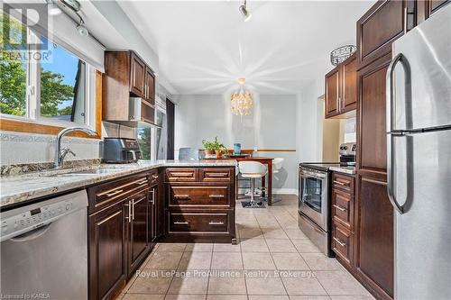 862 Kilburn Street, Kingston (South Of Taylor-Kidd Blvd), ON - Indoor Photo Showing Kitchen