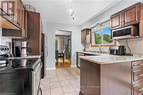 862 Kilburn Street, Kingston (South Of Taylor-Kidd Blvd), ON - Indoor Photo Showing Kitchen