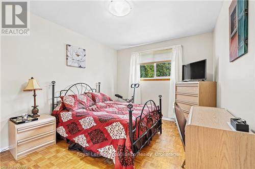 862 Kilburn Street, Kingston (South Of Taylor-Kidd Blvd), ON - Indoor Photo Showing Bedroom