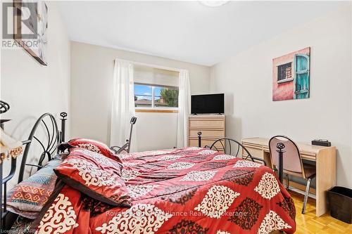 862 Kilburn Street, Kingston (South Of Taylor-Kidd Blvd), ON - Indoor Photo Showing Bedroom