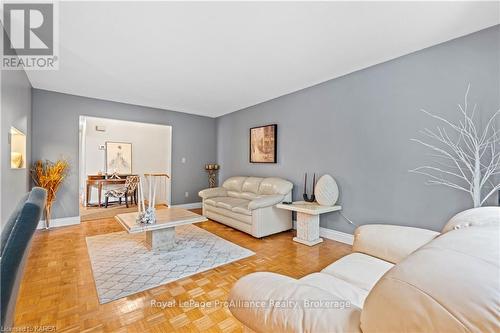 862 Kilburn Street, Kingston (South Of Taylor-Kidd Blvd), ON - Indoor Photo Showing Living Room