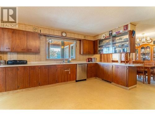 535 Arbutus Street, Chase, BC - Indoor Photo Showing Kitchen