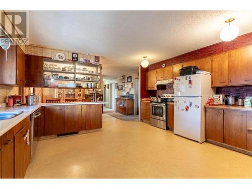 535 Arbutus Street, Chase, BC - Indoor Photo Showing Kitchen