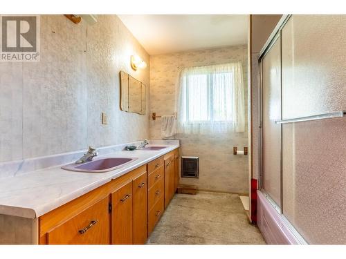 535 Arbutus Street, Chase, BC - Indoor Photo Showing Bathroom