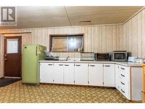 535 Arbutus Street, Chase, BC - Indoor Photo Showing Kitchen