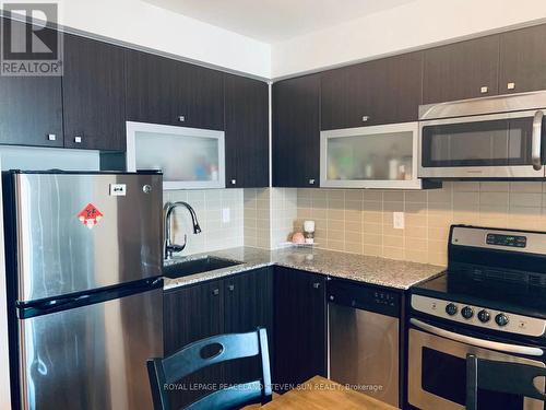 1812 - 275 Yorkland Road, Toronto (Henry Farm), ON - Indoor Photo Showing Kitchen With Upgraded Kitchen