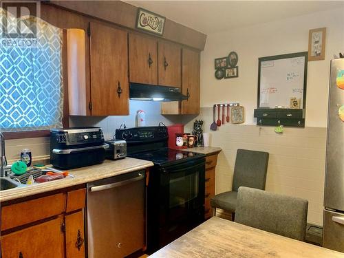 416 Dupont, Greater Sudbury, ON - Indoor Photo Showing Kitchen