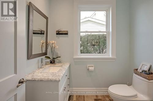 240 Pine Cove Road, Burlington, ON - Indoor Photo Showing Bathroom