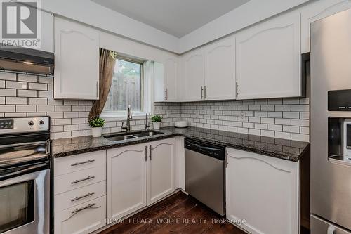 1733 Franklin Boulevard, Cambridge, ON - Indoor Photo Showing Kitchen With Stainless Steel Kitchen With Double Sink With Upgraded Kitchen