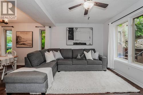 1733 Franklin Boulevard, Cambridge, ON - Indoor Photo Showing Living Room