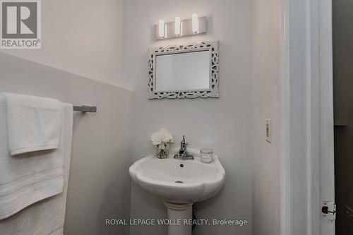 1733 Franklin Boulevard, Cambridge, ON - Indoor Photo Showing Bathroom