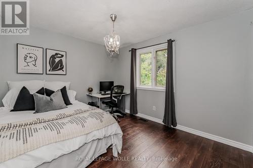 1733 Franklin Boulevard, Cambridge, ON - Indoor Photo Showing Bedroom