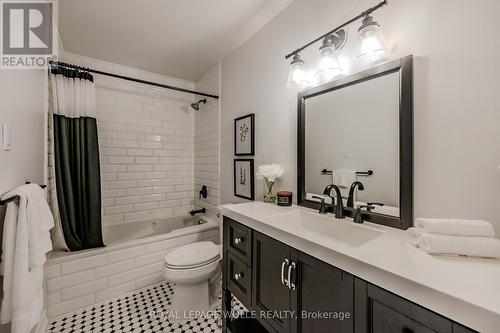 1733 Franklin Boulevard, Cambridge, ON - Indoor Photo Showing Bathroom