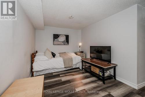 1733 Franklin Boulevard, Cambridge, ON - Indoor Photo Showing Bedroom