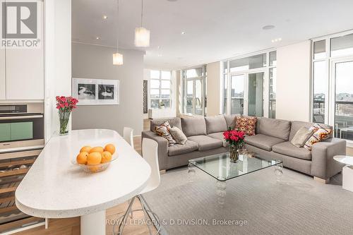 1602 - 68 Yorkville Avenue, Toronto (Annex), ON - Indoor Photo Showing Living Room